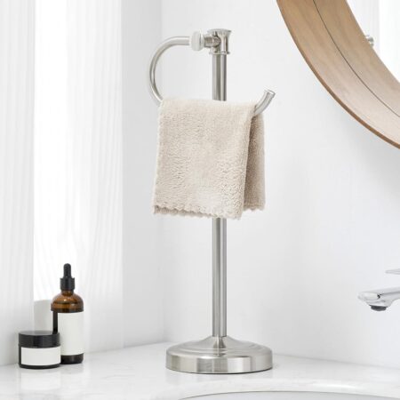 Freestanding towel rack
